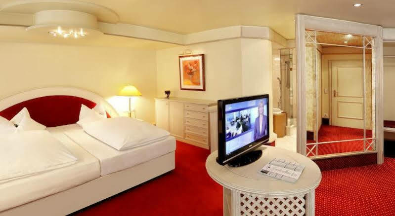 Hotel Goldene Traube Coburg Room photo